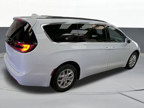 Used 2022 Chrysler Pacifica Touring-L FWD image 6