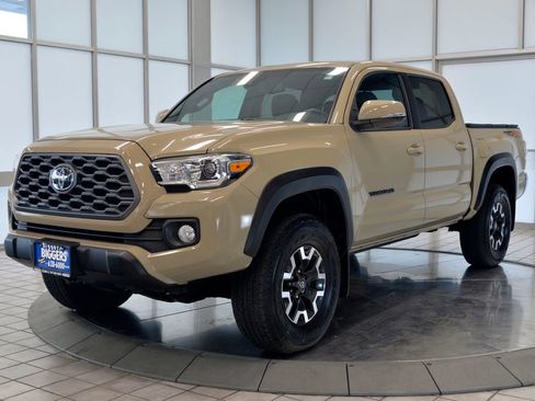 Used 2020 Toyota Tacoma TRD Off-Road AWD/4WD image 4