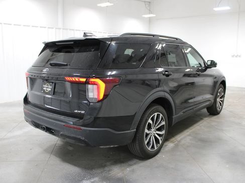 Used 2025 Ford Explorer ST-Line AWD/4WD image 9