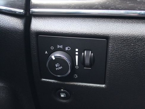 Used 2018 Jeep Grand Cherokee Limited image 26