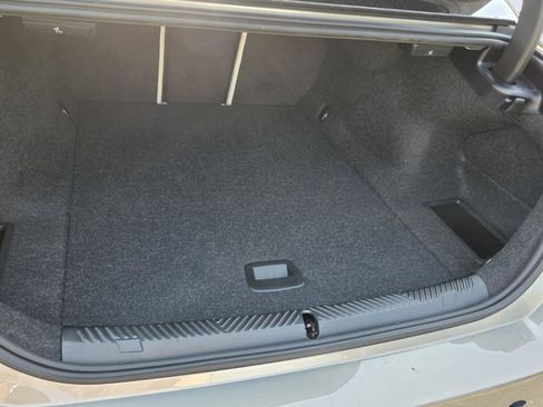 Used 2025 BMW i5 eDrive40i w/ M Sport Package RWD image 17