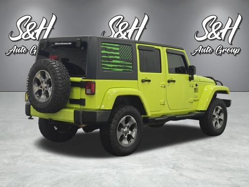 Used 2016 Jeep Wrangler Unlimited Sahara w/ Connectivity Group AWD/4WD image 14