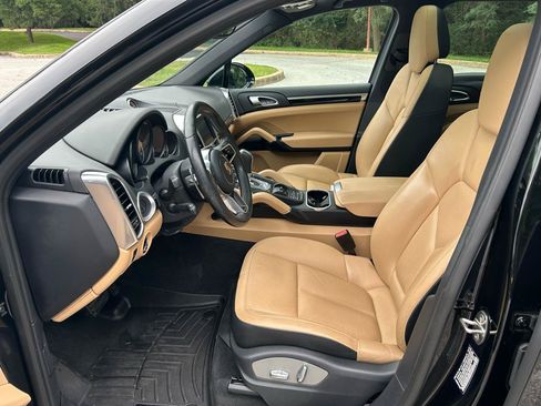 Used 2016 Porsche Cayenne AWD/4WD image 11