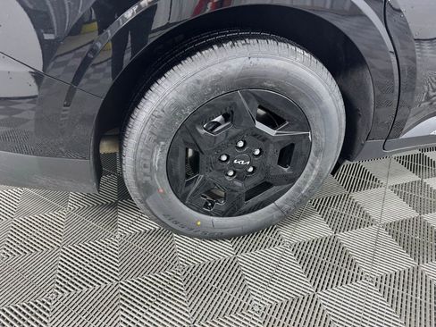 Used 2025 Kia Carnival LXS image 31