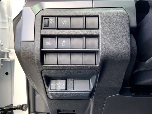 Used 2026 Toyota Tacoma SR5 AWD/4WD image 33