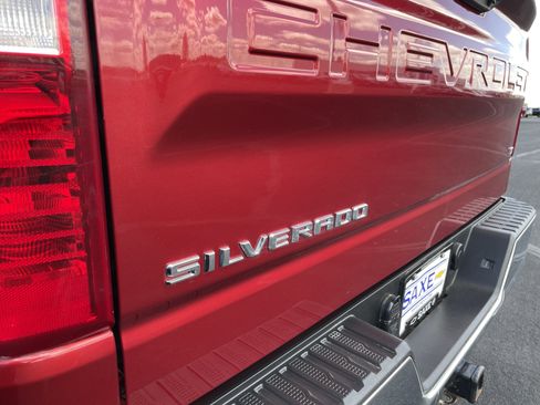 Used 2023 Chevrolet Silverado 1500 LT AWD/4WD image 28
