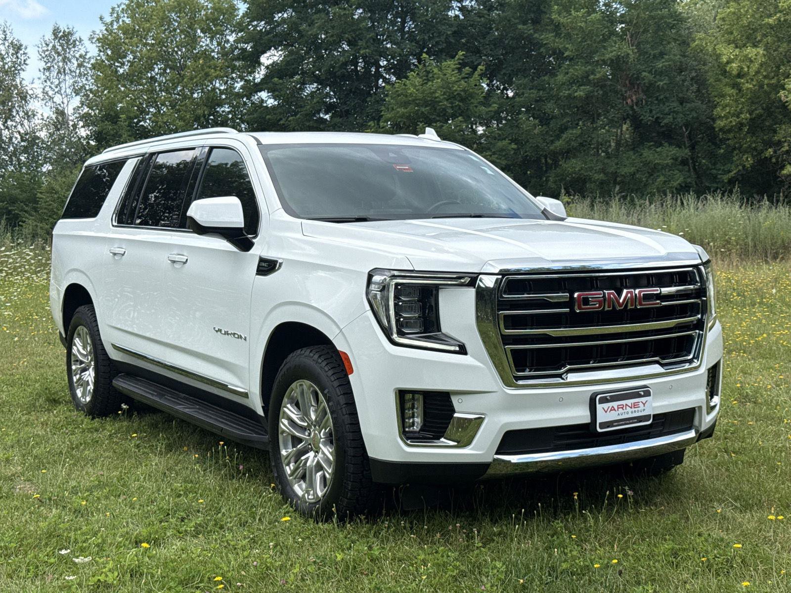 Used 2023 GMC Yukon XL SLT AWD/4WD image 3