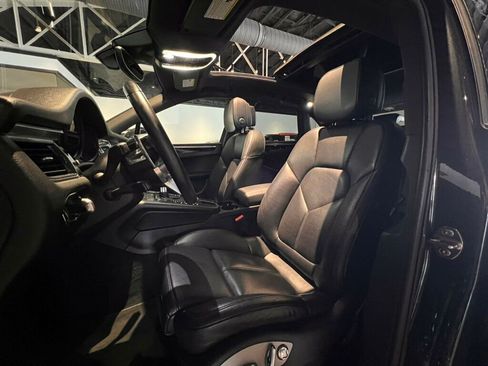 Used 2018 Porsche Macan image 17