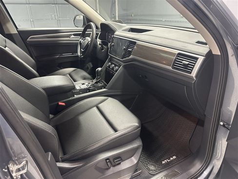 Used 2019 Volkswagen Atlas SEL R-Line FWD image 6