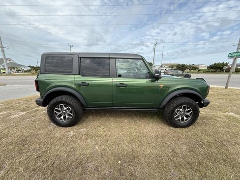 Used 2024 Ford Bronco Badlands image 8