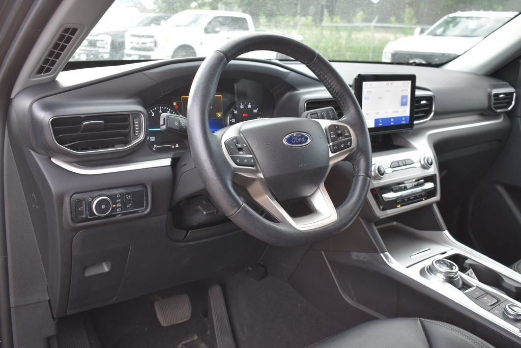 Used 2024 Ford Explorer XLT w/ Equipment Group 202A AWD/4WD image 10