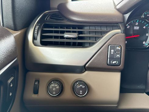 Used 2017 Chevrolet Tahoe LT w/ LT Signature Package image 12