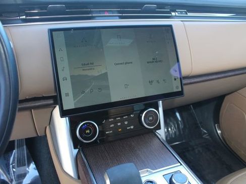Used 2023 Land Rover Range Rover SE image 16