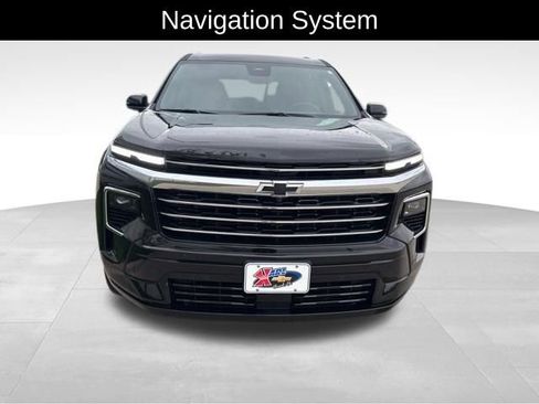 Used 2025 Chevrolet Traverse High Country AWD/4WD image 2