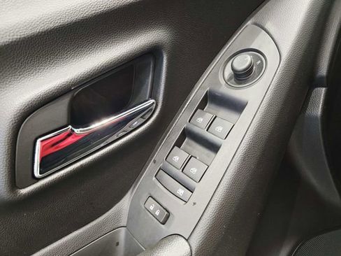 Certified 2020 Chevrolet Trax LS w/ Tint and Cruise Package image 29