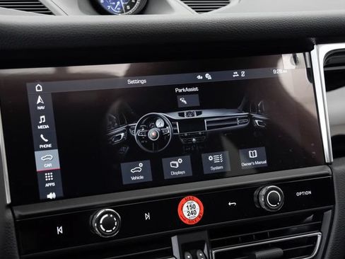 Certified 2026 Porsche Macan AWD/4WD image 18