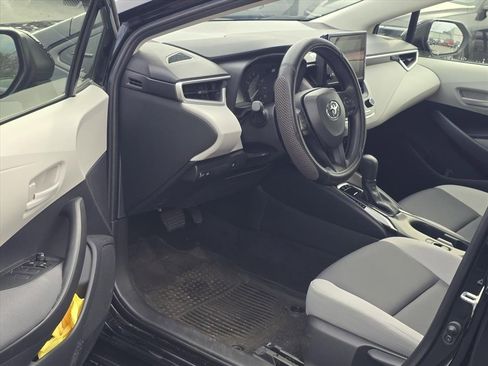 Used 2024 Toyota Corolla LE w/ LE Convenience Package image 6