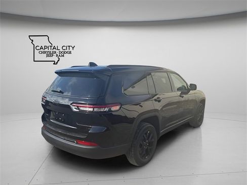 New 2025 Jeep Grand Cherokee L Altitude image 8