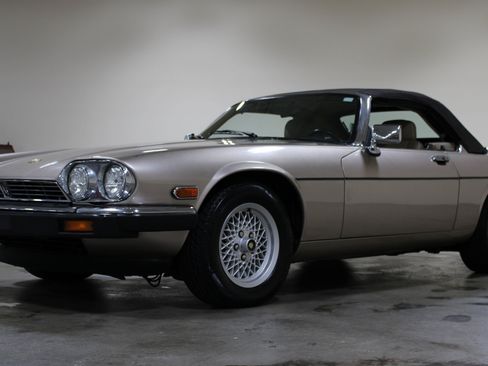 Used 1991 Jaguar XJS V12 Convertible RWD image 24