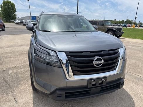 Used 2025 Nissan Pathfinder SV AWD/4WD image 6