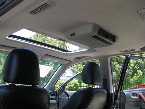 Used 2011 Toyota Highlander Limited w/ Tow Pkg FWD image 7