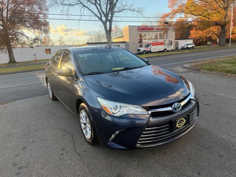 Used 2015 Toyota Camry LE image 3