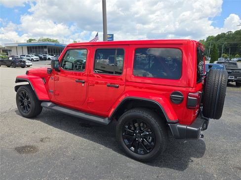 Used 2025 Jeep Wrangler Unlimited Sahara AWD/4WD image 5
