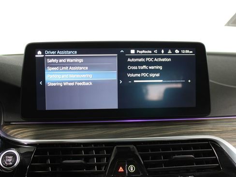 Used 2023 BMW 530e w/ M Sport Package image 30