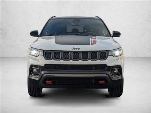Used 2023 Jeep Compass Trailhawk image 2