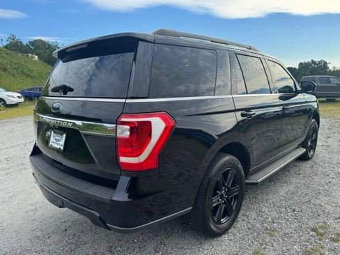 Used 2021 Ford Expedition XLT w/ Equipment Group 202A AWD/4WD image 9
