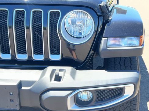 Used 2018 Jeep Wrangler Unlimited Sahara w/ Uconnect 4C Nav & Sound Group AWD/4WD image 11