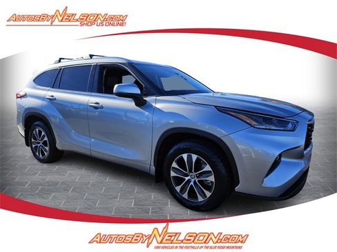 Used 2021 Toyota Highlander XLE image 1