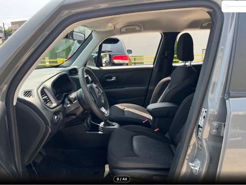 Used 2023 Jeep Renegade Latitude AWD/4WD image 8