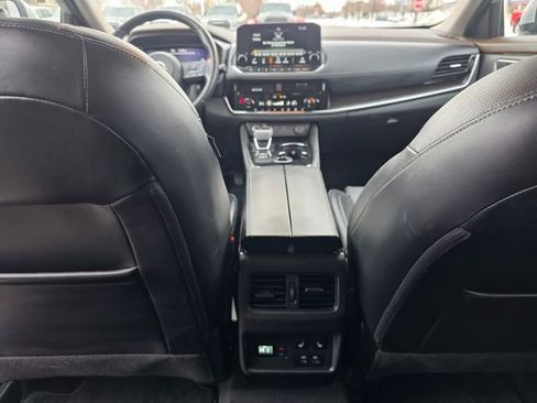 Used 2022 Nissan Rogue Platinum w/ Head-Up Display Package image 14