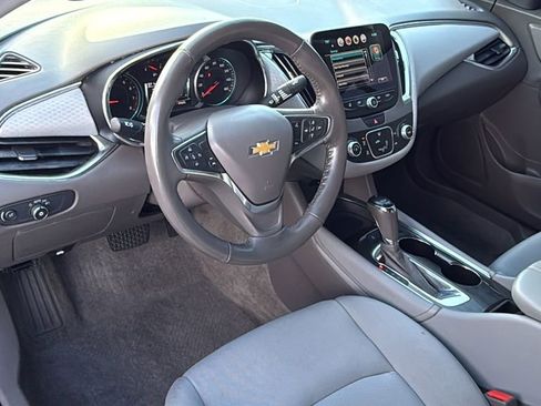 Used 2018 Chevrolet Malibu LT w/ Driver Confidence Package image 9