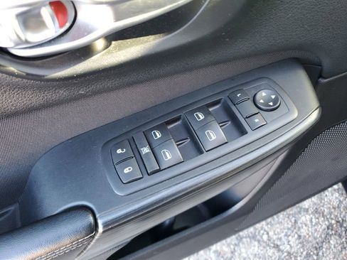 Used 2016 Jeep Cherokee Sport image 15