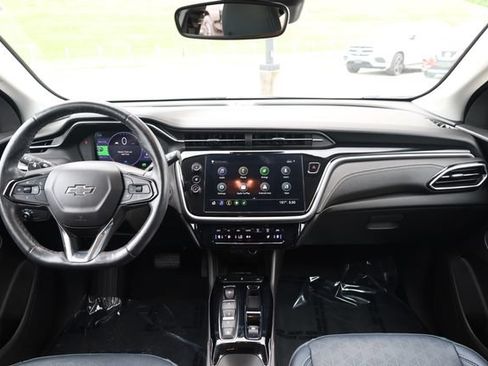 Used 2023 Chevrolet Bolt EUV LT w/ Convenience Package FWD image 16