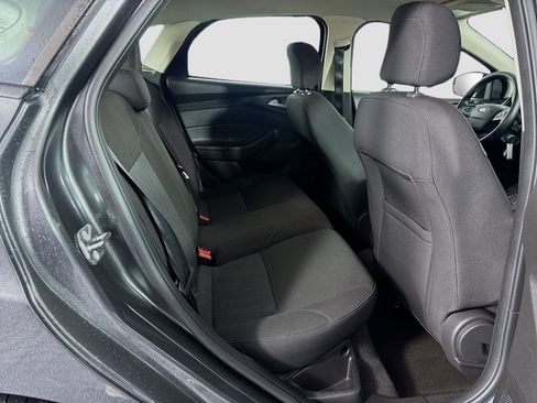 Used 2018 Ford Focus SE FWD image 24