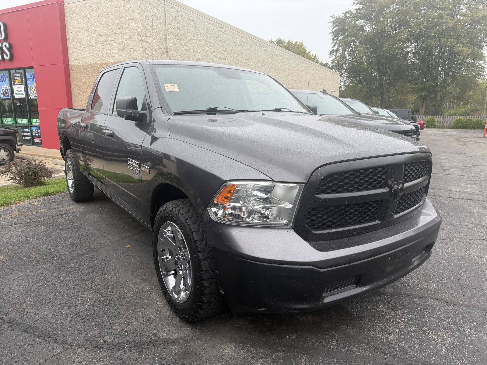 Used 2021 RAM 1500 Classic SLT AWD/4WD image 3