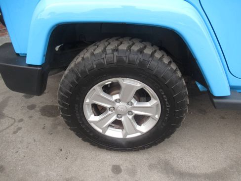 Used 2017 Jeep Wrangler Unlimited Sahara w/ Quick Order Package 24E Chief AWD/4WD image 10