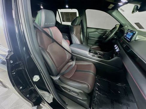 Certified 2025 Honda Pilot Black Edition image 29