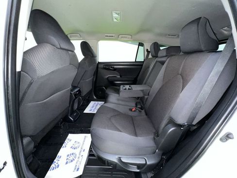 Used 2024 Toyota Highlander LE AWD/4WD image 26