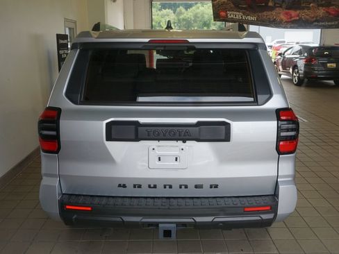 Used 2025 Toyota 4Runner SR5 AWD/4WD image 13