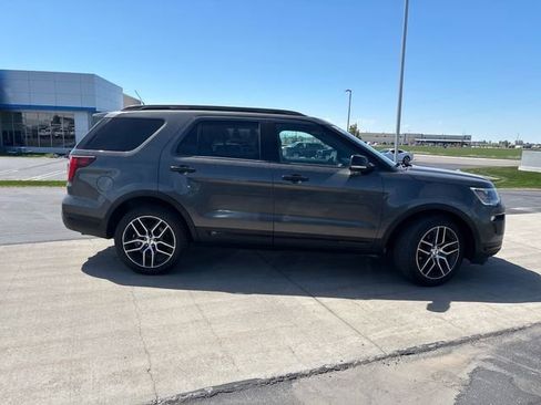 Used 2019 Ford Explorer Sport w/ Equipment Group 401A AWD/4WD image 2