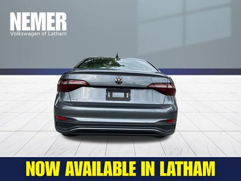 Certified 2023 Volkswagen Jetta SE FWD image 3