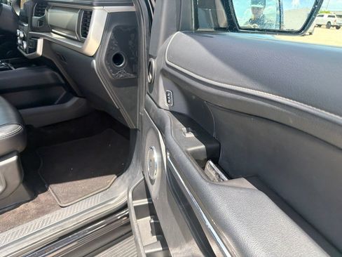 Used 2023 Ford Expedition XLT RWD image 12