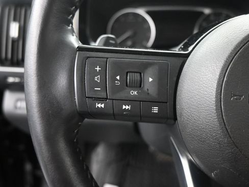 Used 2025 Nissan Pathfinder SL FWD image 12