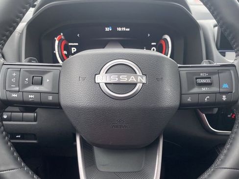 Used 2025 Nissan Rogue Platinum image 17