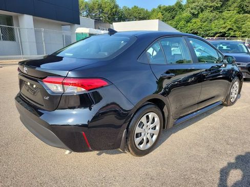 Used 2026 Toyota Corolla LE FWD image 5