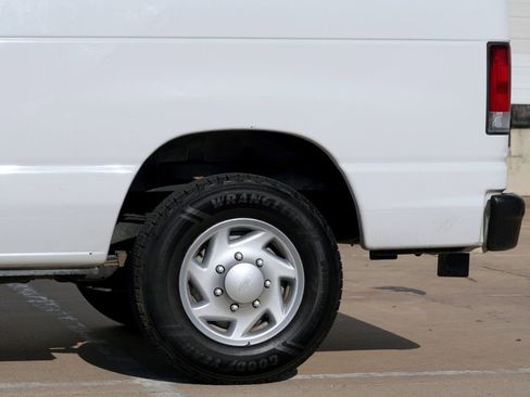 Used 2014 Ford E-150 and Econoline 150 w/ Power Group RWD image 23